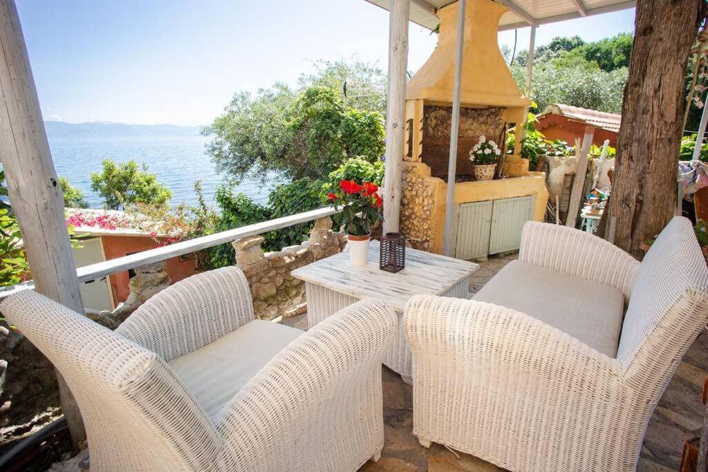 Kohyli Beachfront House Agia Pelagia Chlomou Dış mekan fotoğraf