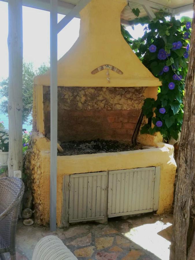 Kohyli Beachfront House Agia Pelagia Chlomou Dış mekan fotoğraf