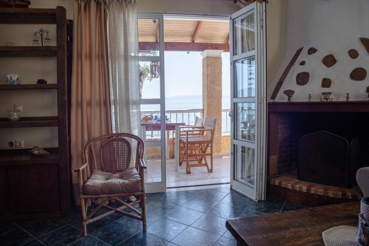 Kohyli Beachfront House Agia Pelagia Chlomou Dış mekan fotoğraf