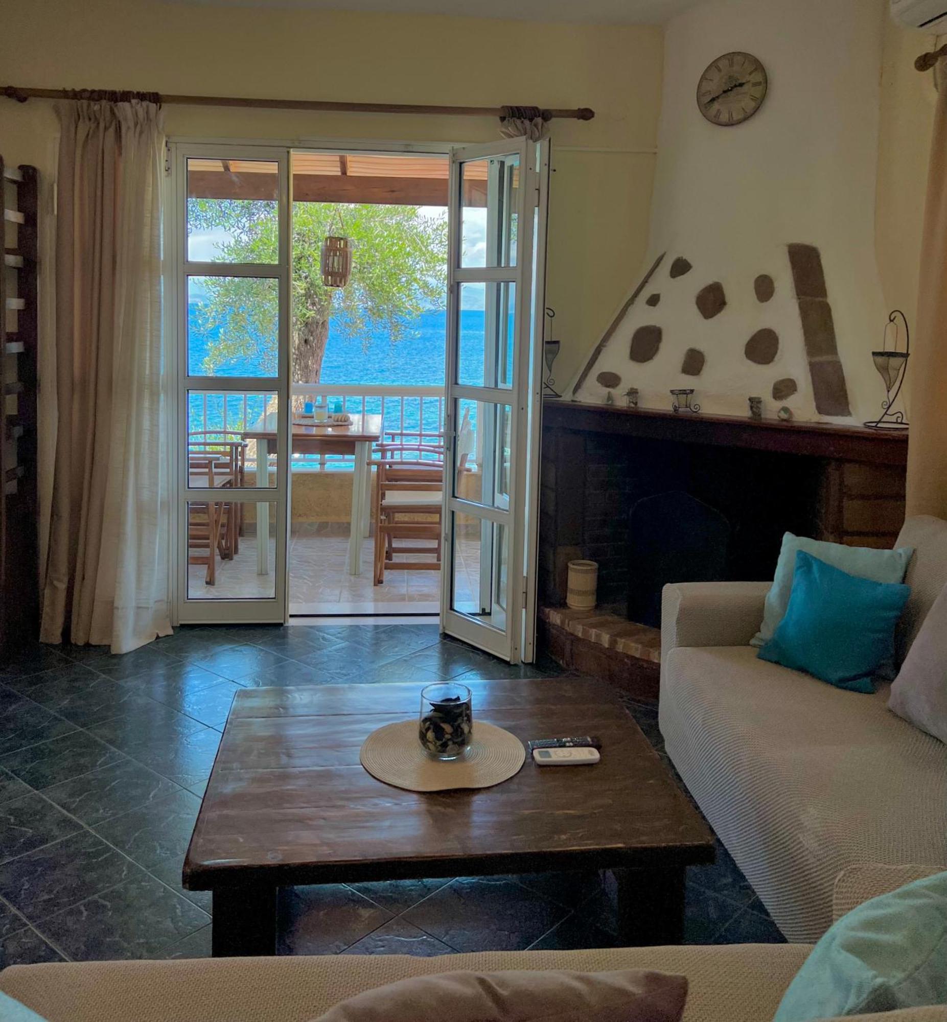 Kohyli Beachfront House Agia Pelagia Chlomou Dış mekan fotoğraf